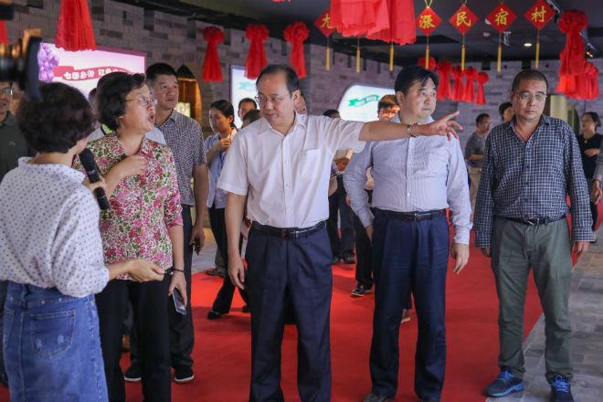 全国供销社理事会主任诸葛彩华莅临东方永安集团（浙东）电商产业园调研