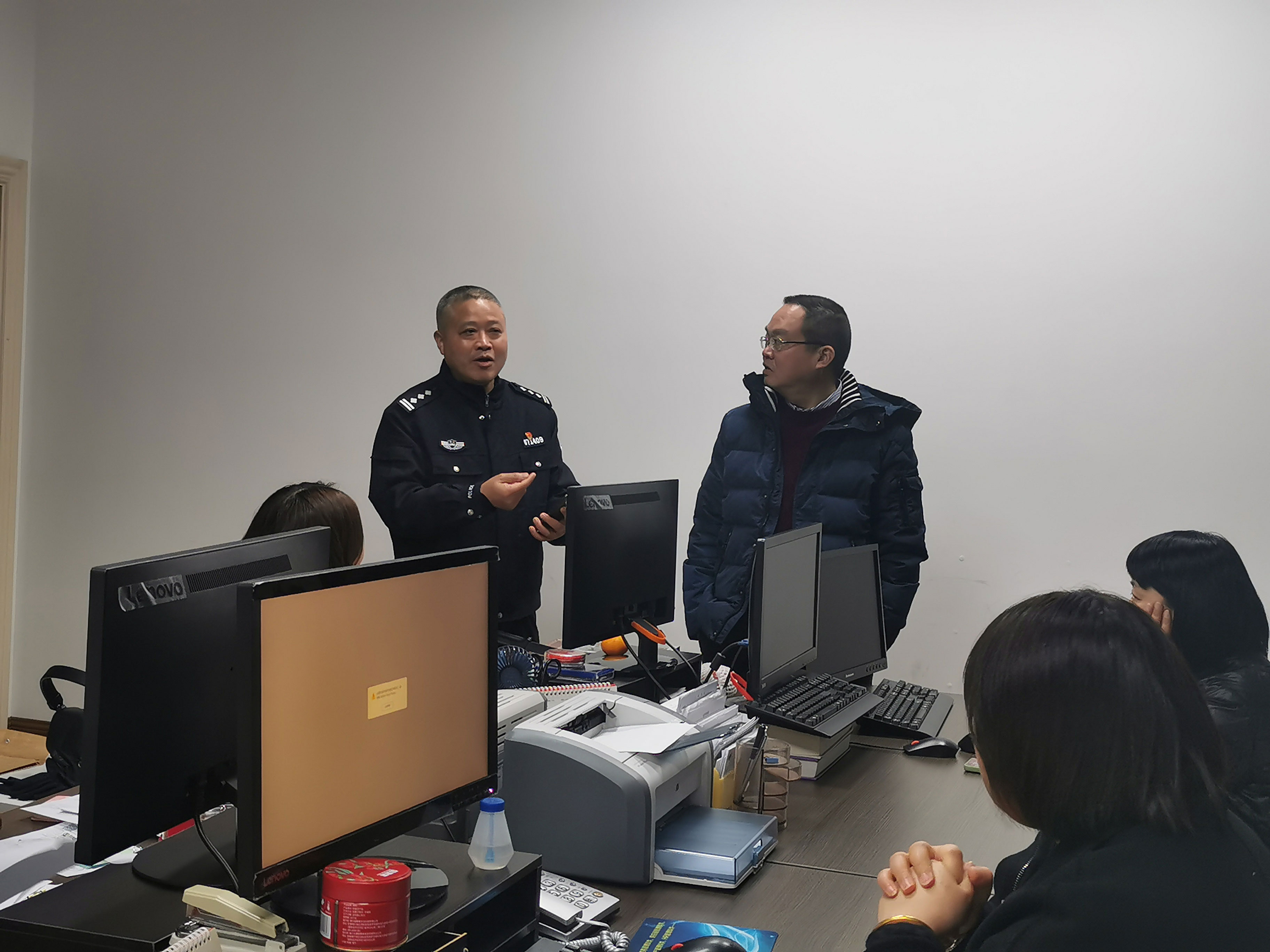 临海古城派出所到东方永安集团进行反诈宣传